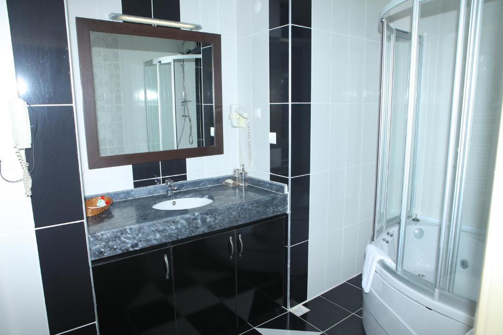 Cihan Hotel Hopa Екстериор снимка